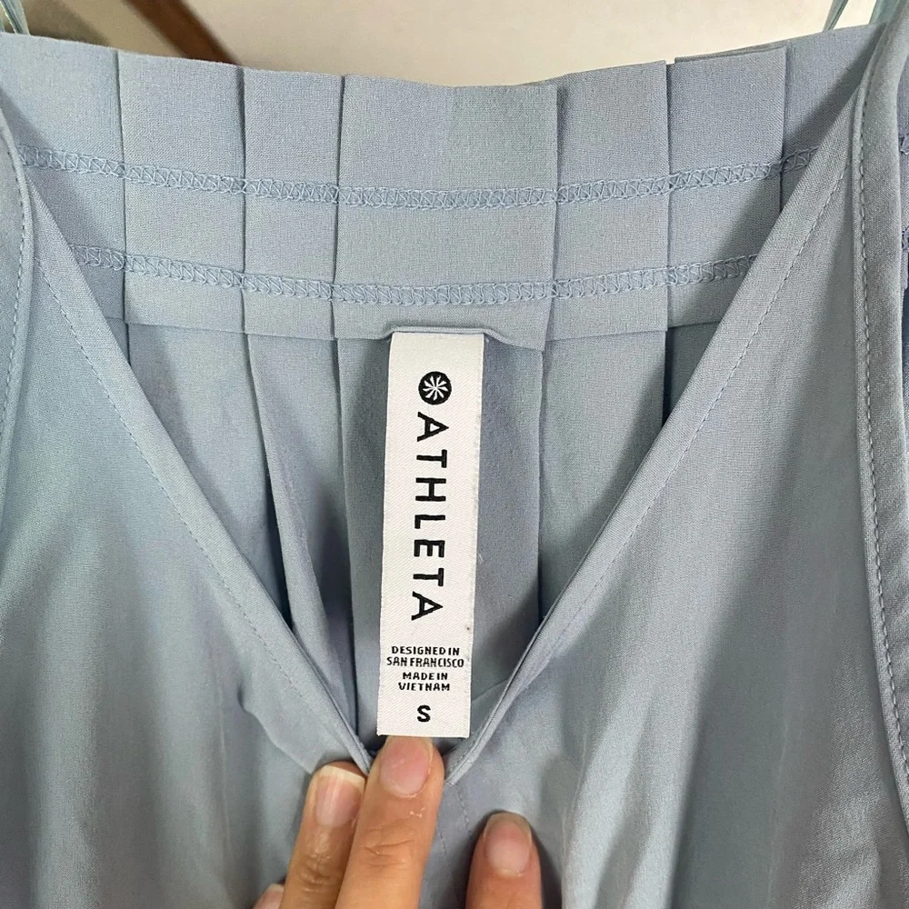 ATHLETA - HAYES Pleated Maxi Dress Light Blue Size S Athleisure Sporty - Picture 4 of 8